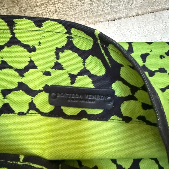 Bottega Veneto Canvas Vache Bubble Bag in Black & Green - Picture 4 of 6